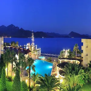 Hotel &